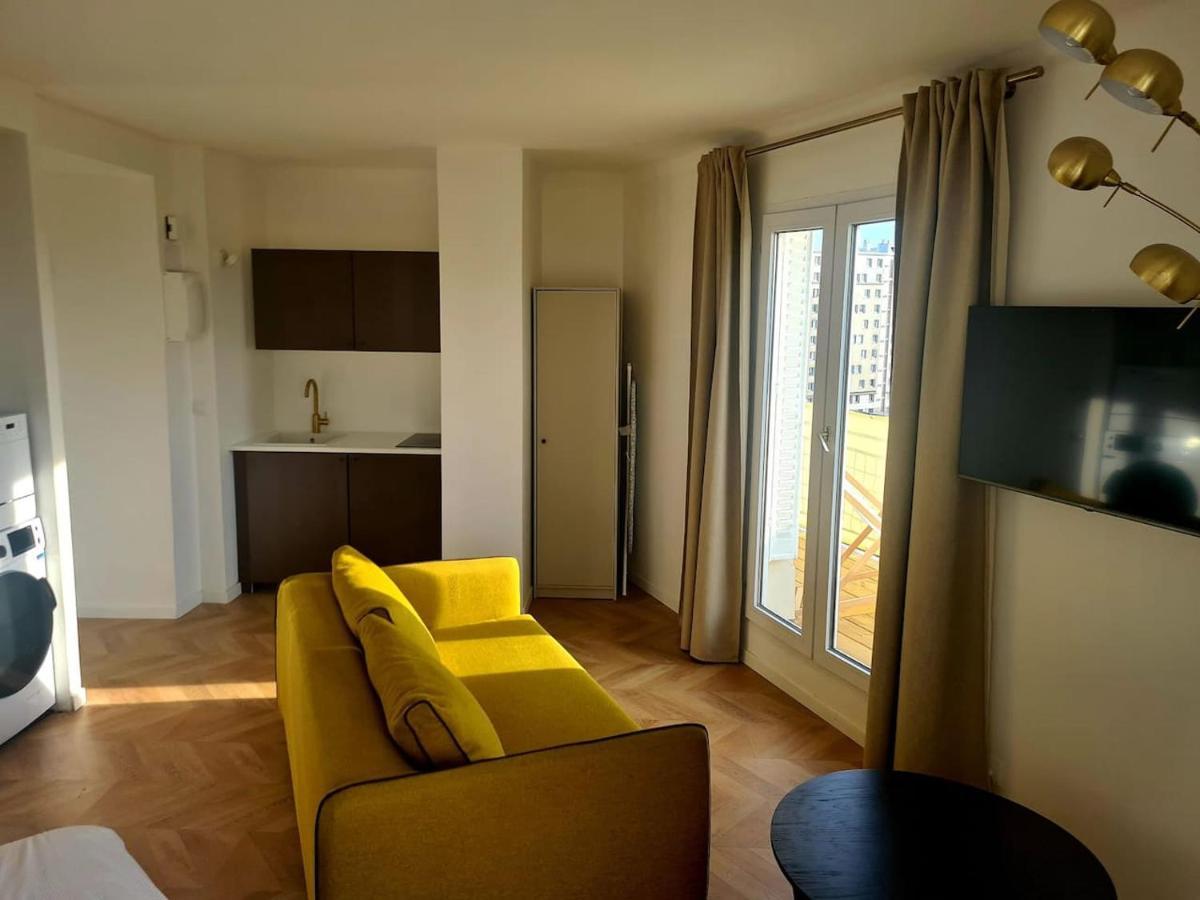 Paris Balcony Top Floor Room Bagian luar foto