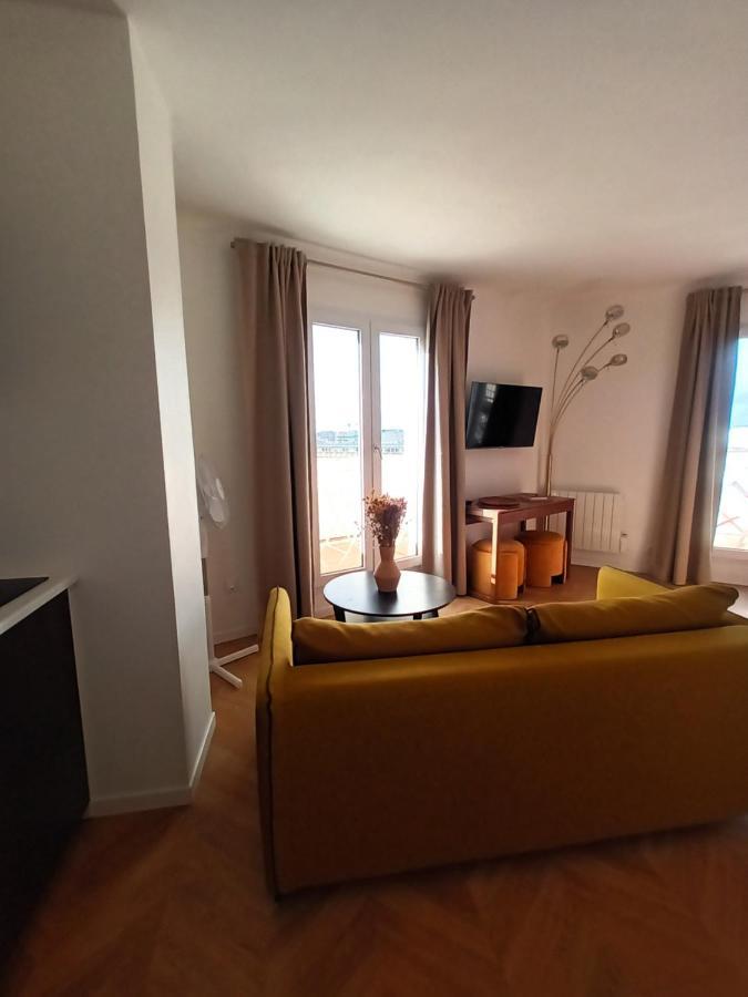 Paris Balcony Top Floor Room Bagian luar foto