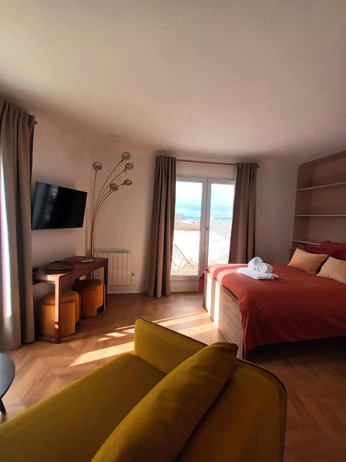 Paris Balcony Top Floor Room Bagian luar foto