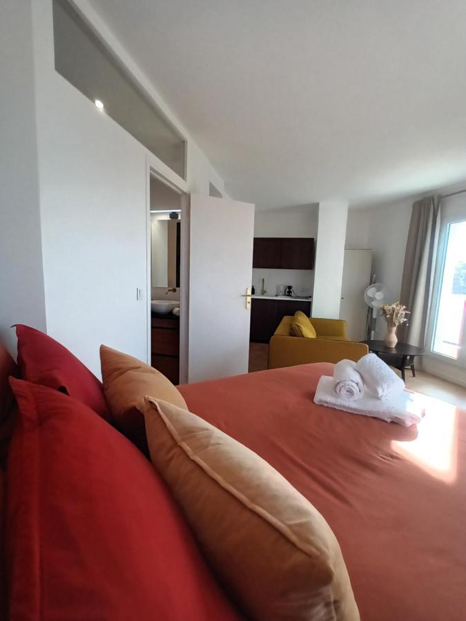 Paris Balcony Top Floor Room Bagian luar foto