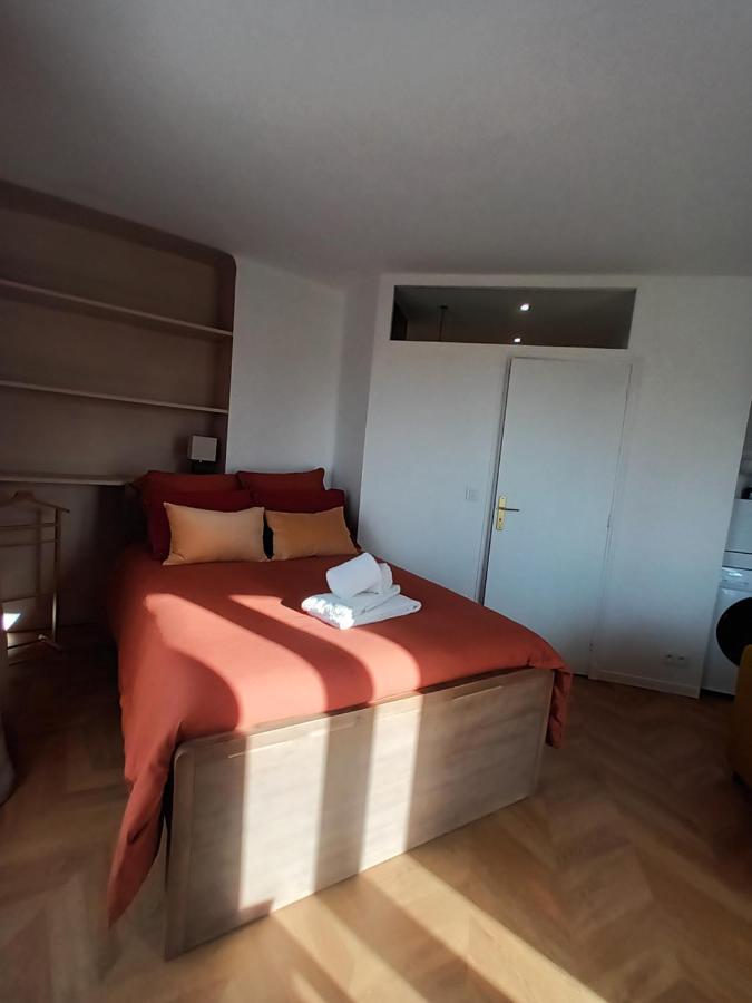 Paris Balcony Top Floor Room Bagian luar foto